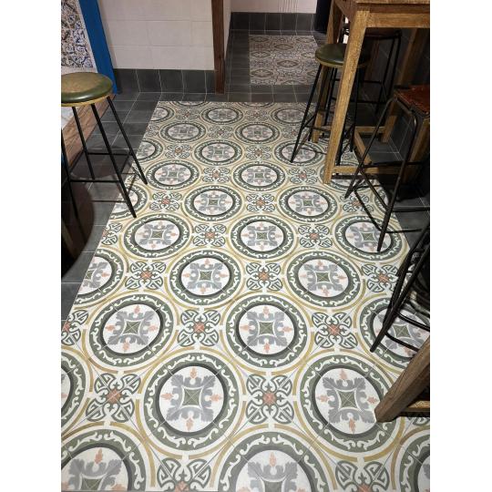 mintas vintage mediterran padlolap jarolap burkolat csempe nappalo folyoso lameridiana burkolatok spanyol.jpg